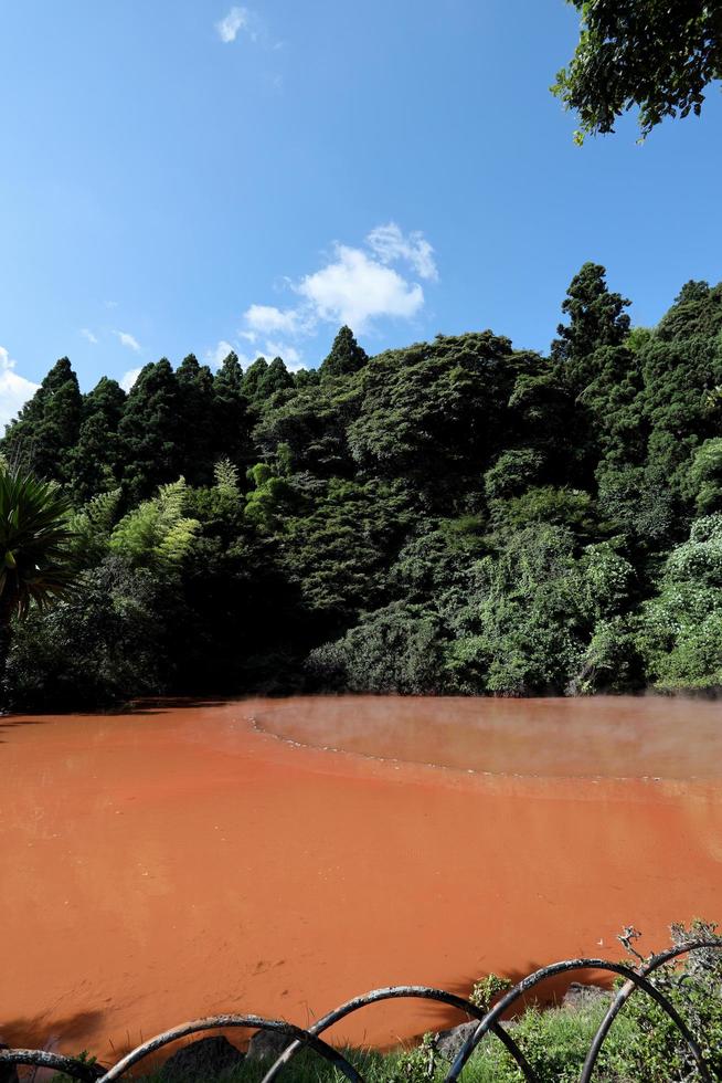 fuente termal roja foto