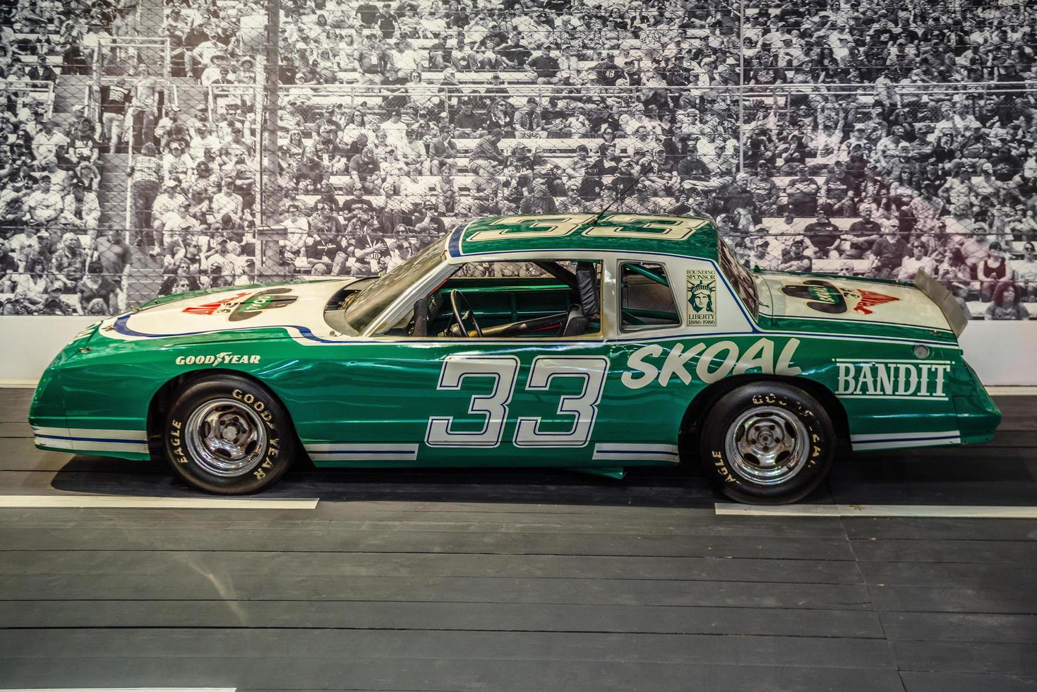 sinsheim, alemania - mai 2022 coche de carreras nascar verde chevrolet skoal bandit foto