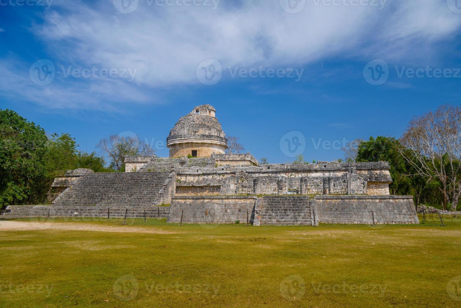 ruinas del templo observatorio el caracol, chichén itzá, yucatán, méxico, civilización maya foto