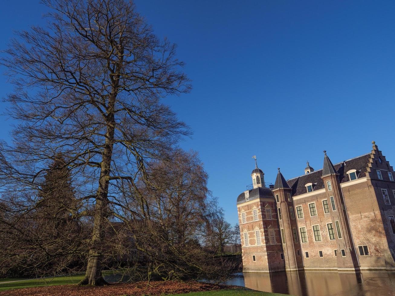 the castle of ruurlo in the netherlands photo