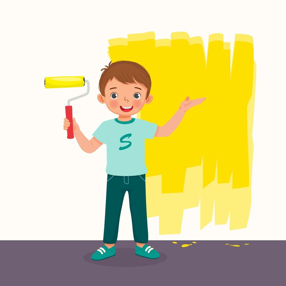 niño pequeño feliz sosteniendo un rodillo de pintura que muestra la pared que pinta en color amarillo vector