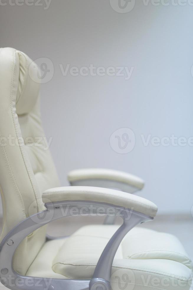 white office chair photo