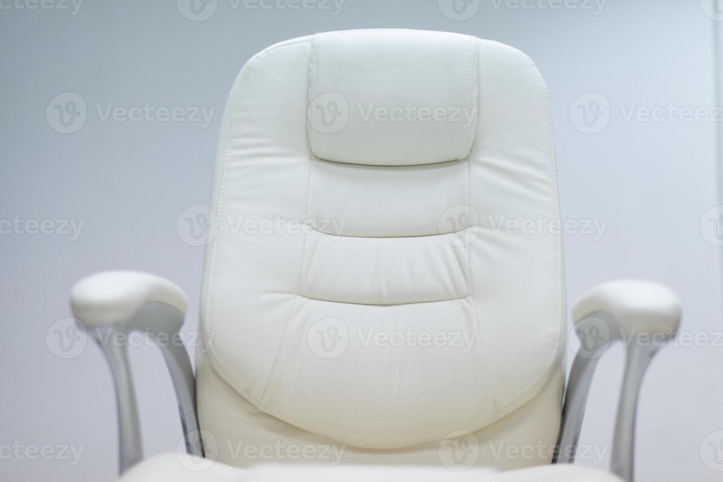 white office chair photo