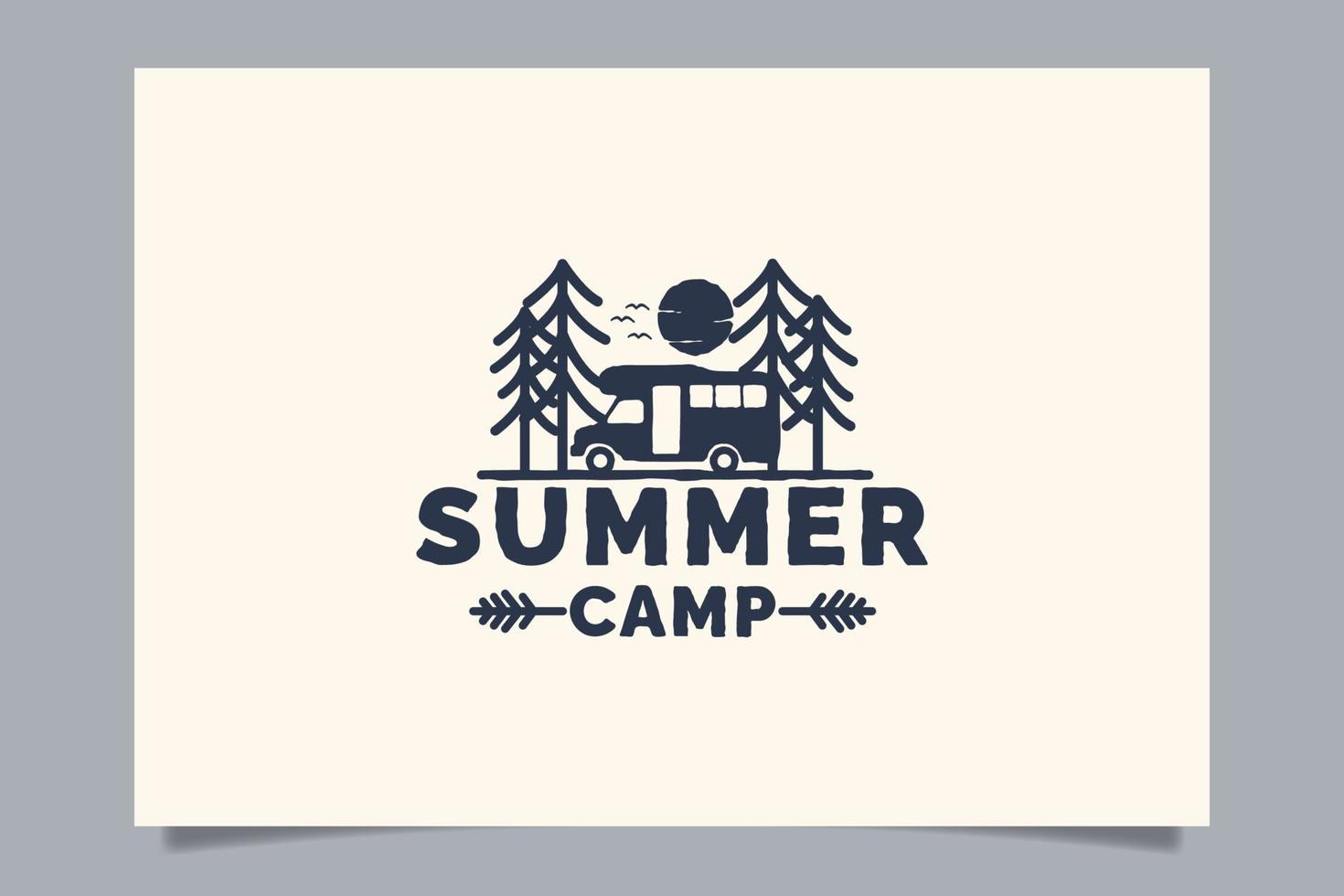logotipo de campamento de verano para cualquier negocio, especialmente para actividades al aire libre, vacaciones de verano, deporte, aventura, etc. vector