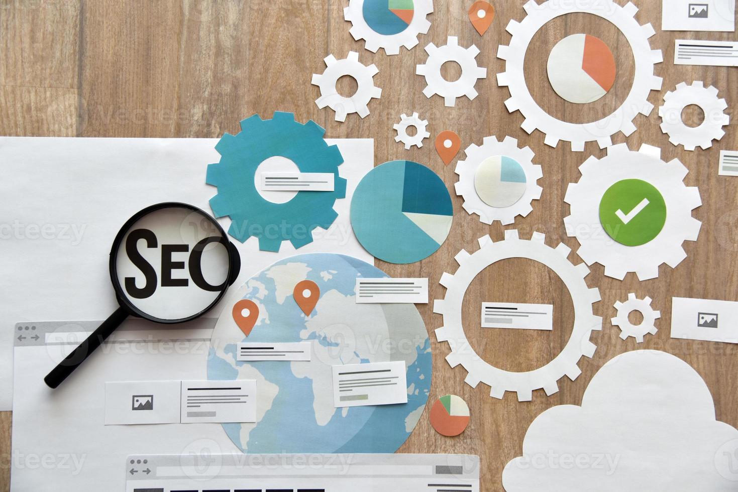 SEO y desarrollo web. concepto para el desarrollo y optimización de sitios web y sitios web móviles, desarrollo de aplicaciones, optimización de diseño receptivo, redes sociales y redes. foto