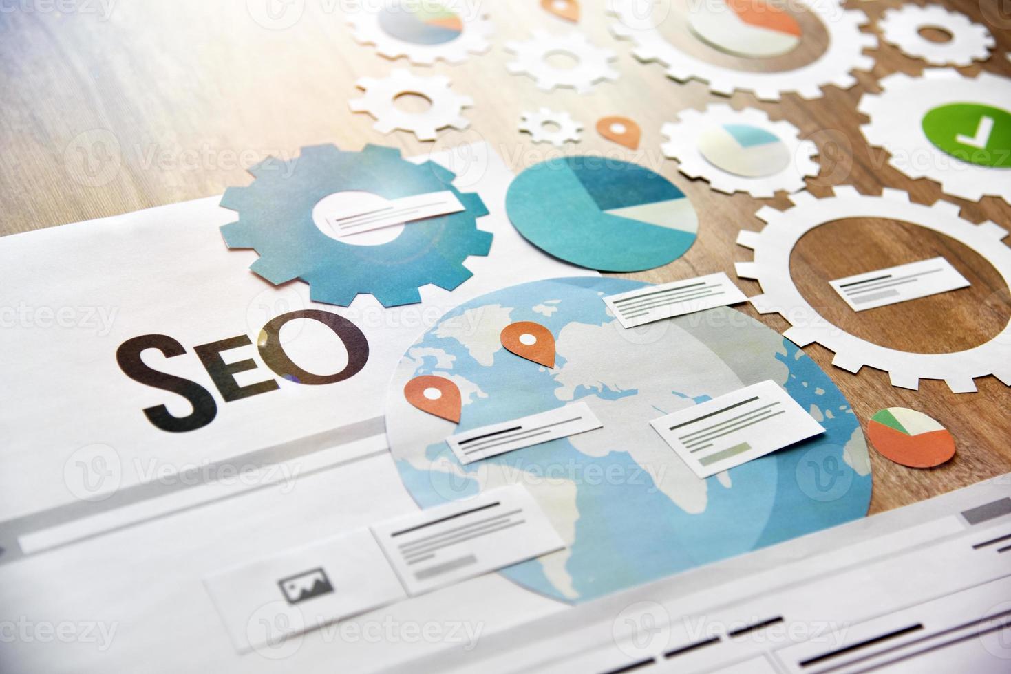 seo y desarrollo web. concepto para el desarrollo y optimización de sitios web y sitios web móviles, desarrollo de aplicaciones, optimización de diseño receptivo, redes sociales y redes. foto