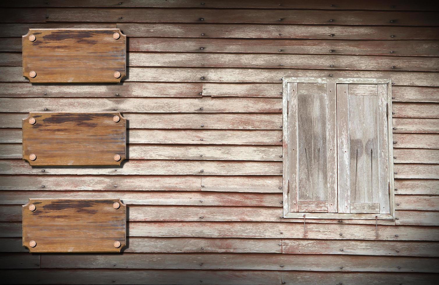 menú de madera en la pared de madera foto