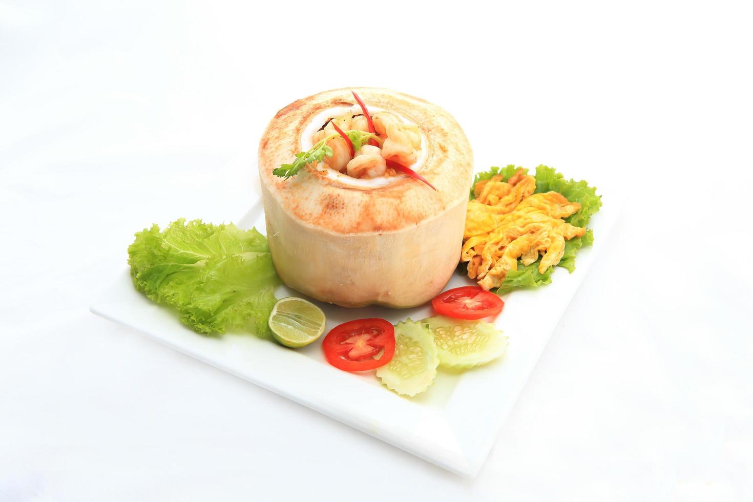 comida tailandesa tom yum mariscos foto