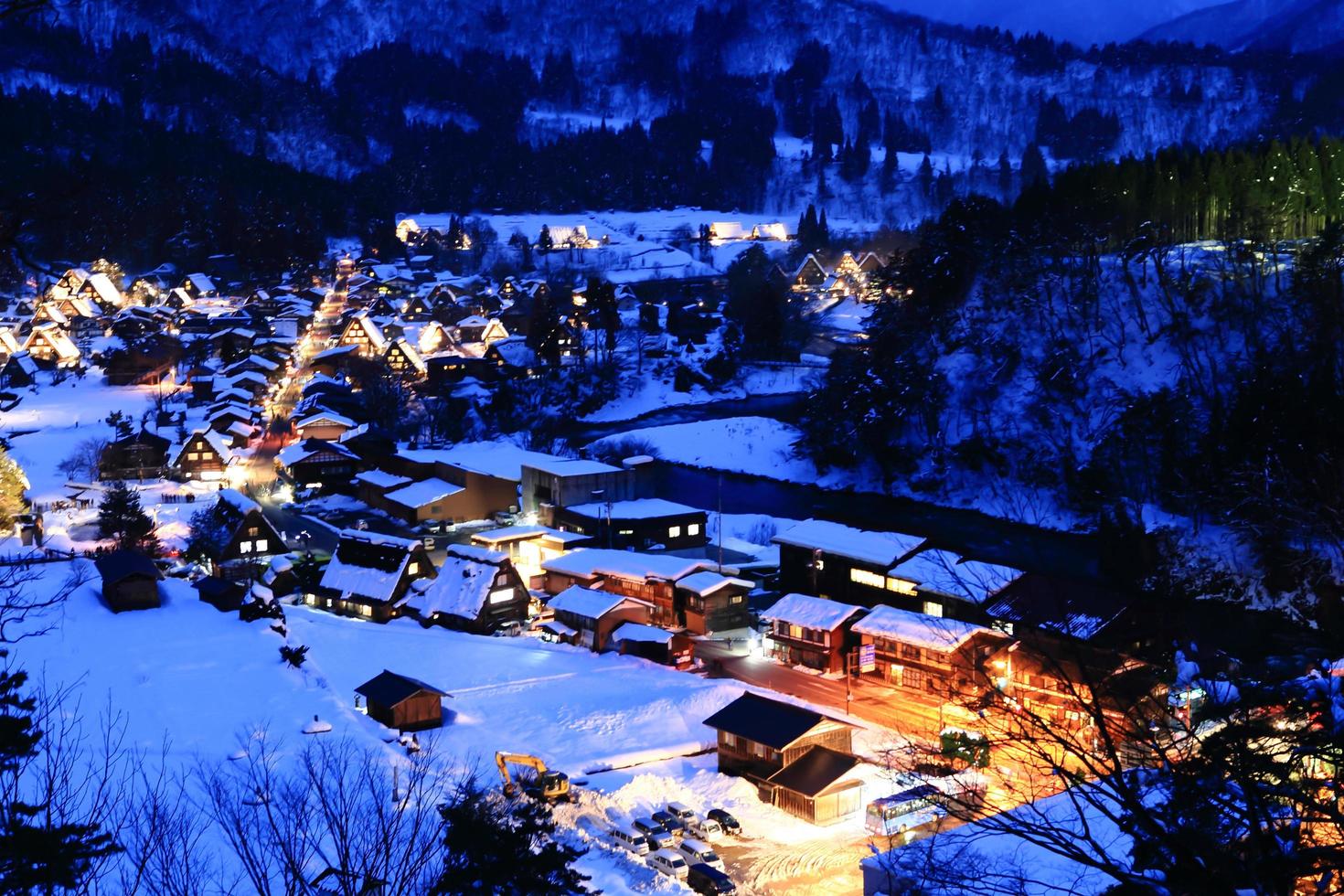 encendido de shirakawago, japón foto