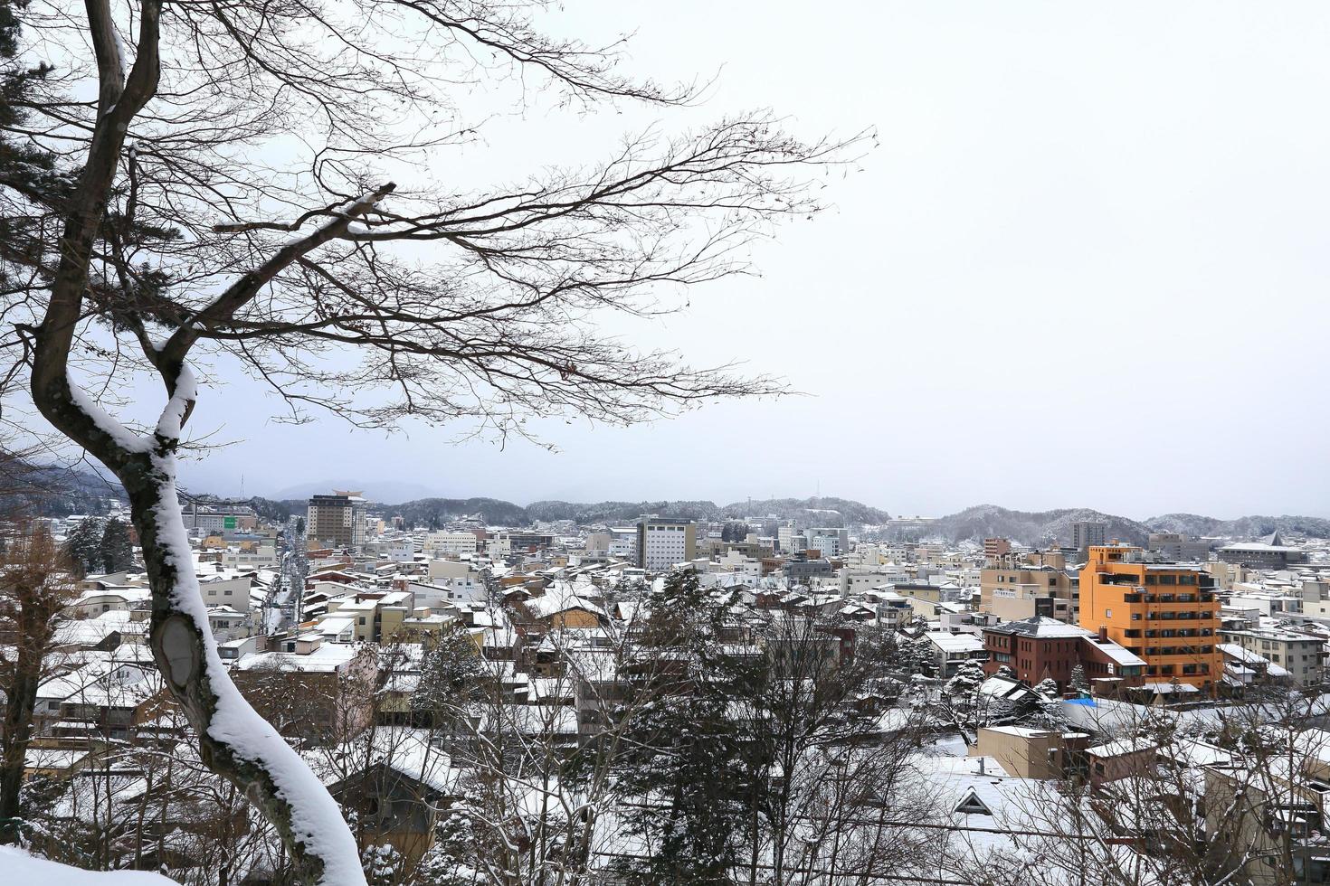 Vista de la ciudad de Takayama en Japón en la nieve. foto