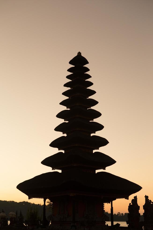 Pura Ulun Danu temple silhouette photo