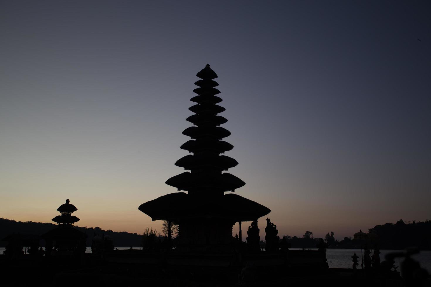 Pura Ulun Danu temple silhouette photo