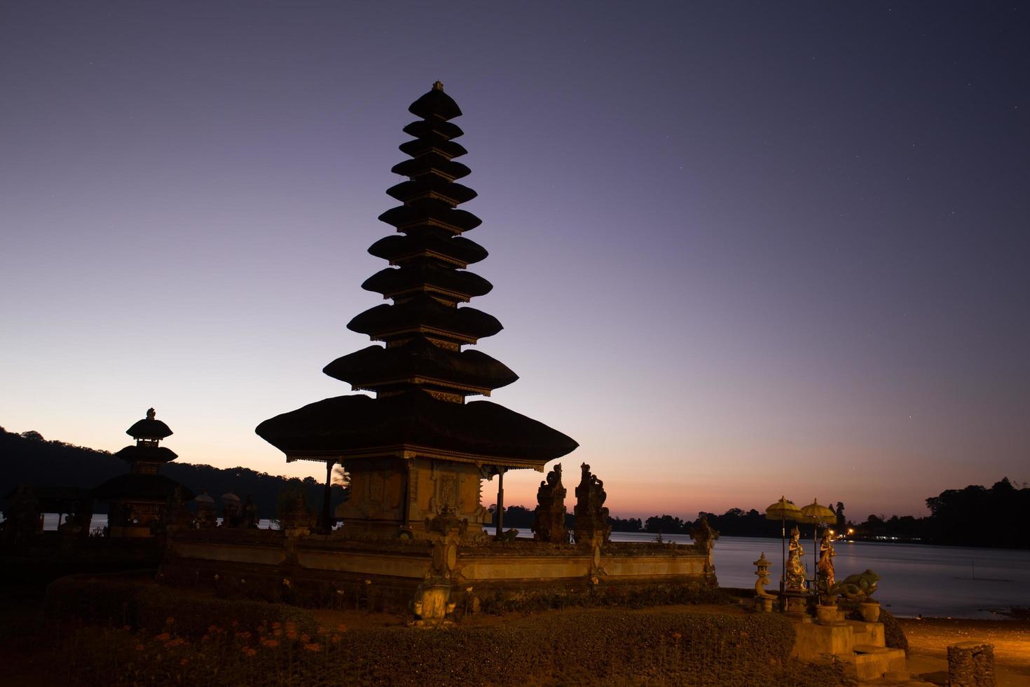 Pura Ulun Danu temple silhouette photo