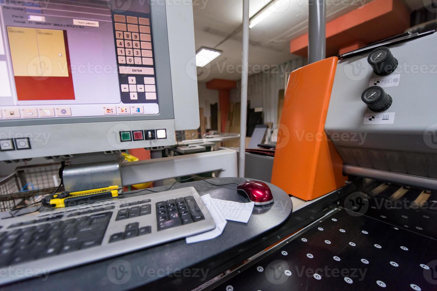 CNC wood cutting machine photo