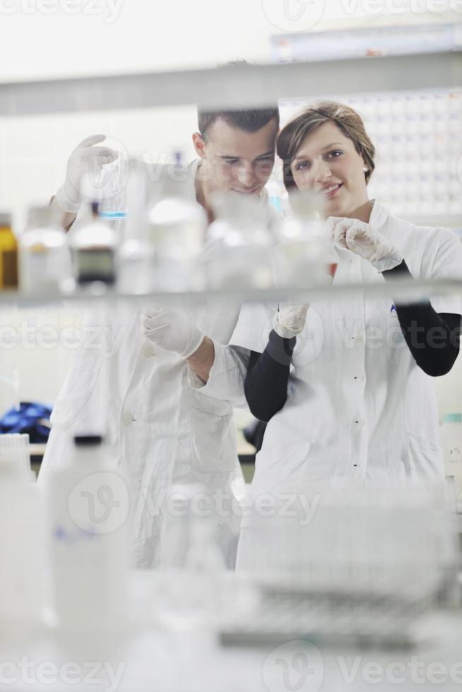 students couple in lab photo