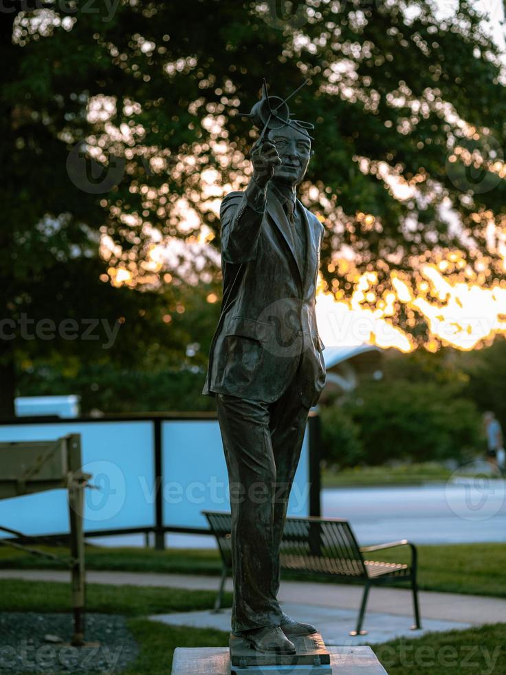 Linthicum, MD 2022 statue of a man photo