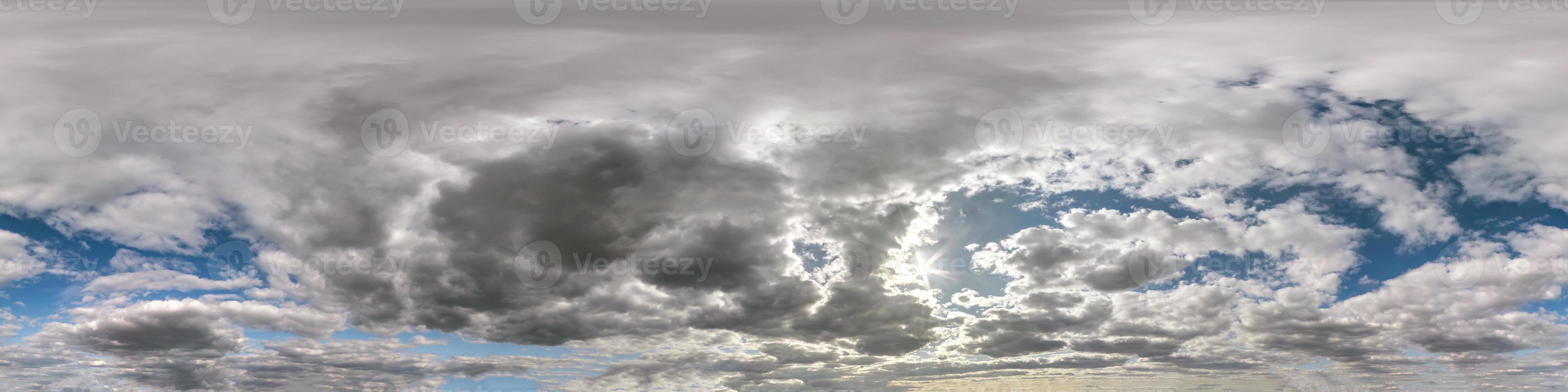 Seamless hdri panorama 360 degrees angle view blue sky with beautiful fluffy cumulus clouds with zenith for use in 3d graphics or game development as sky dome or edit drone shot photo