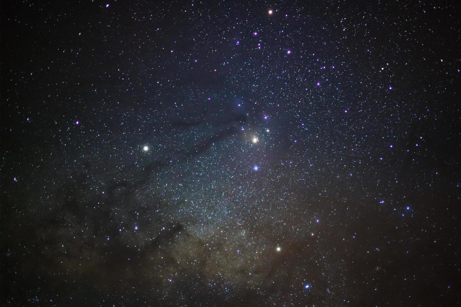 una vista de gran angular de la región de antares de la vía láctea foto