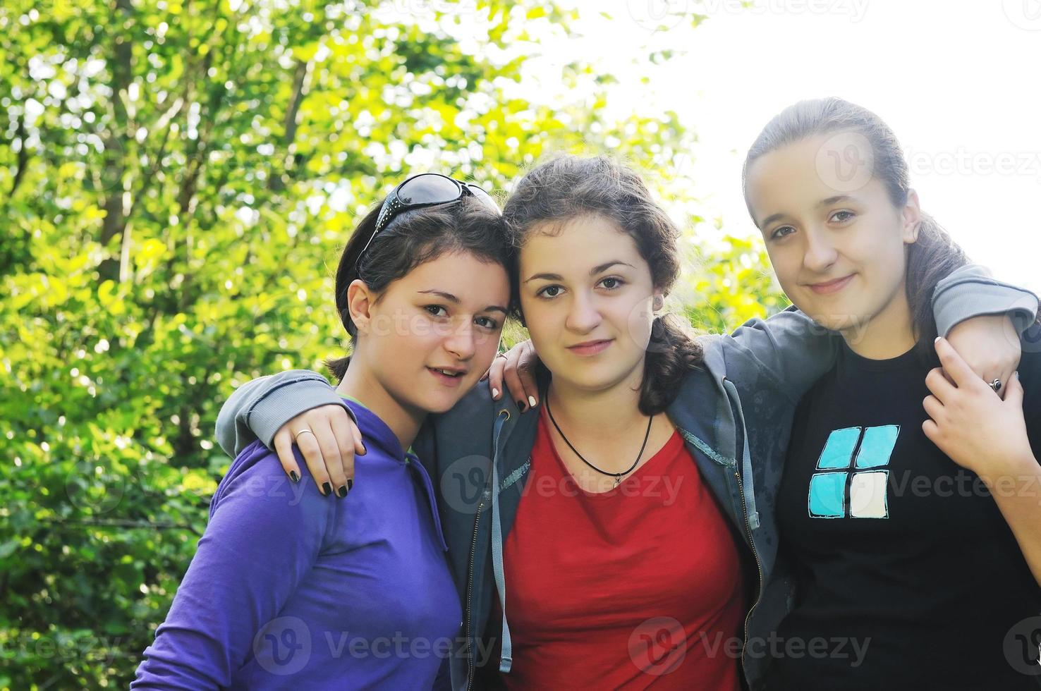 grupo de chicas adolescentes al aire libre foto