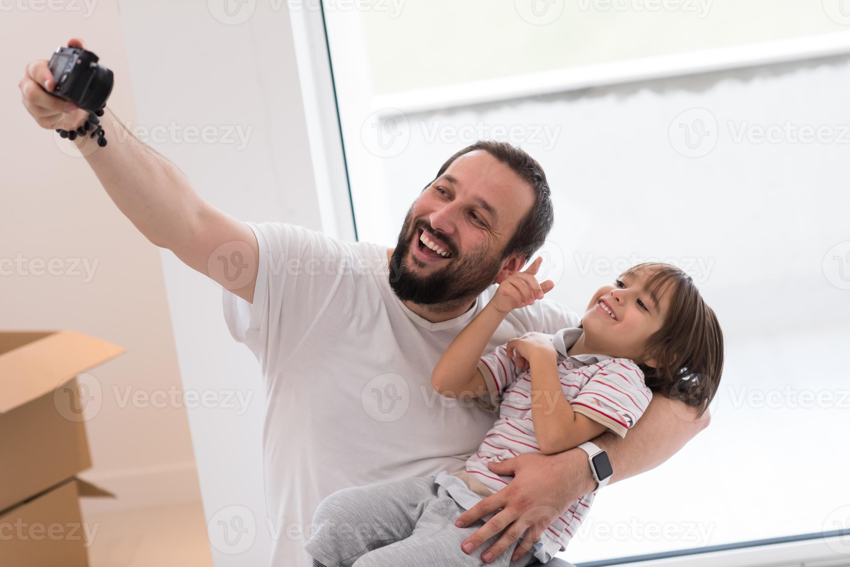 selfie father and son 10400855 Stock Photo at Vecteezy