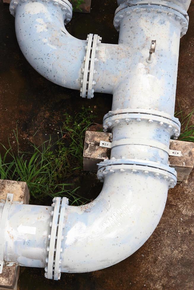 tubería de agua a la central hidroeléctrica foto