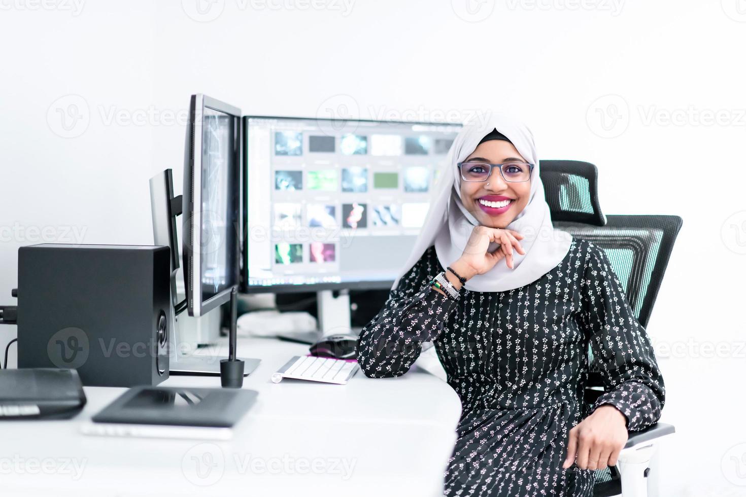 mujer musulmana moderna afroamericana foto