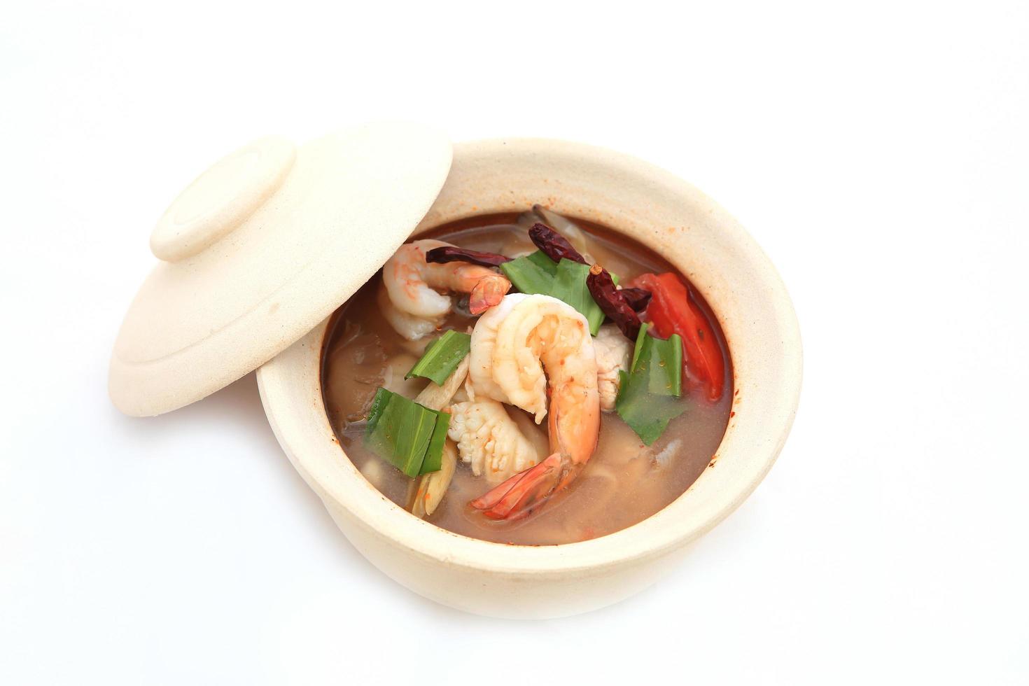 comida tailandesa tom yum mariscos foto