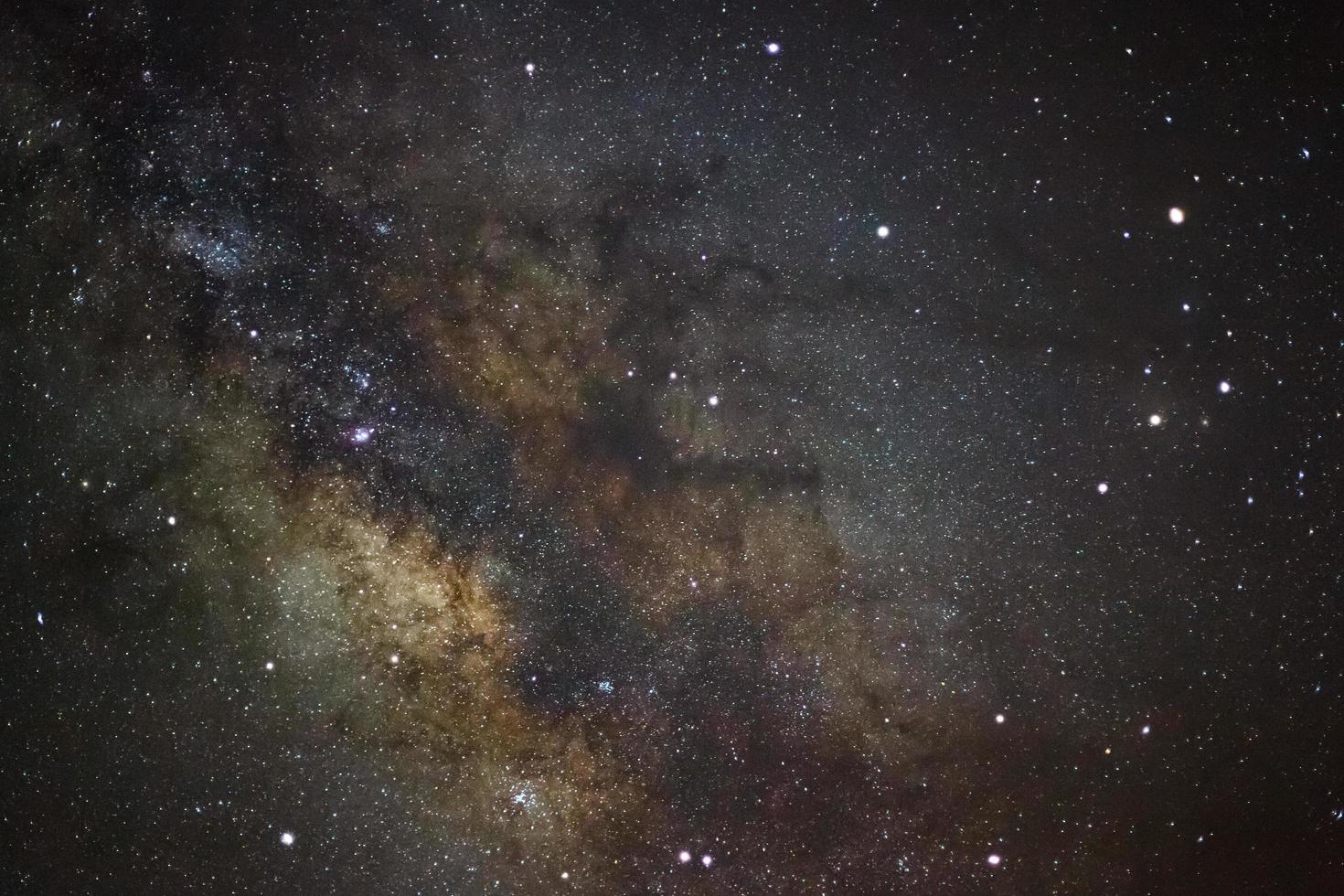 galaxia de la vía láctea, fotografía de larga exposición, con grano foto