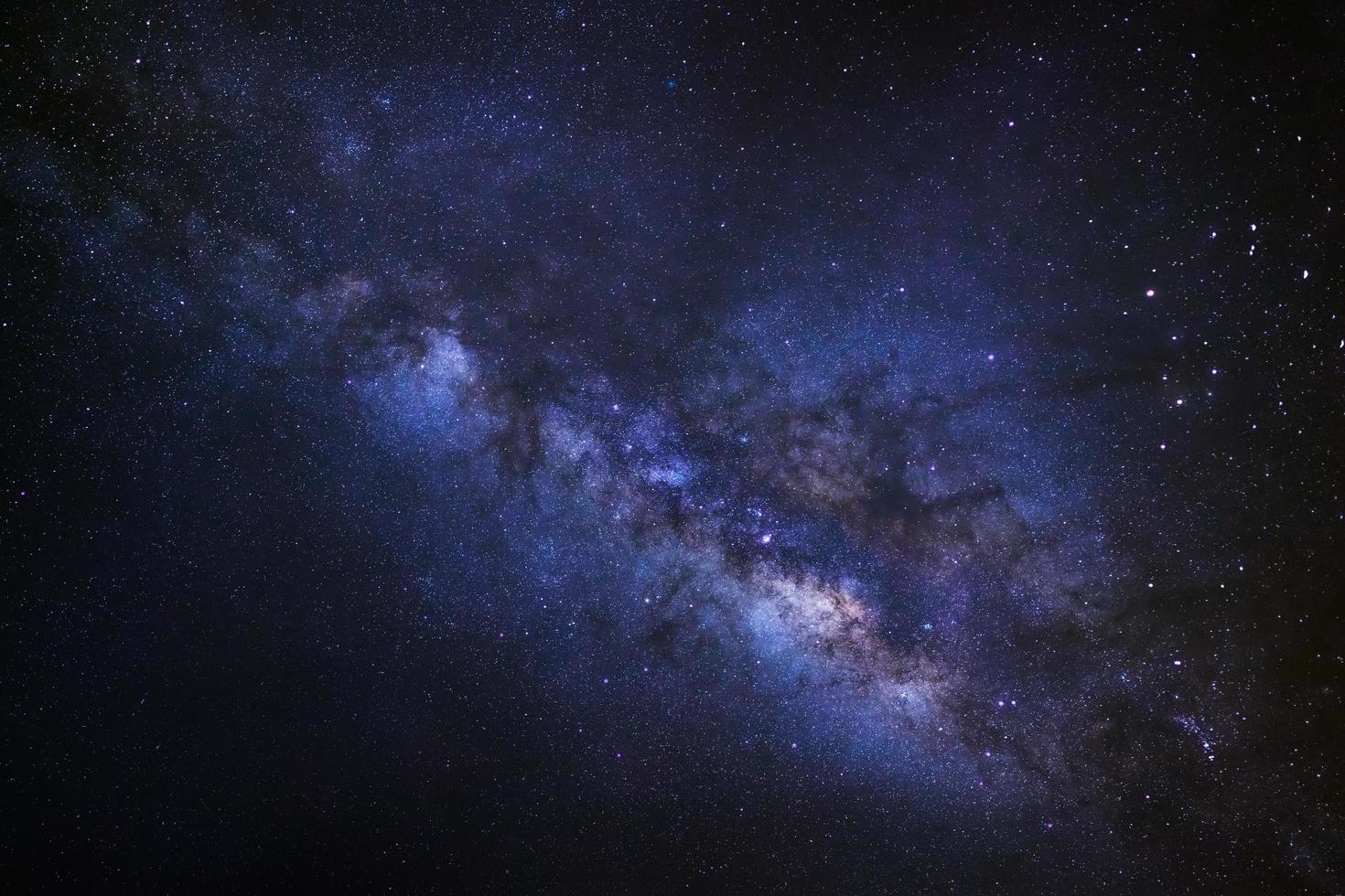 galaxia vía láctea, fotografía de larga exposición, con grano. foto