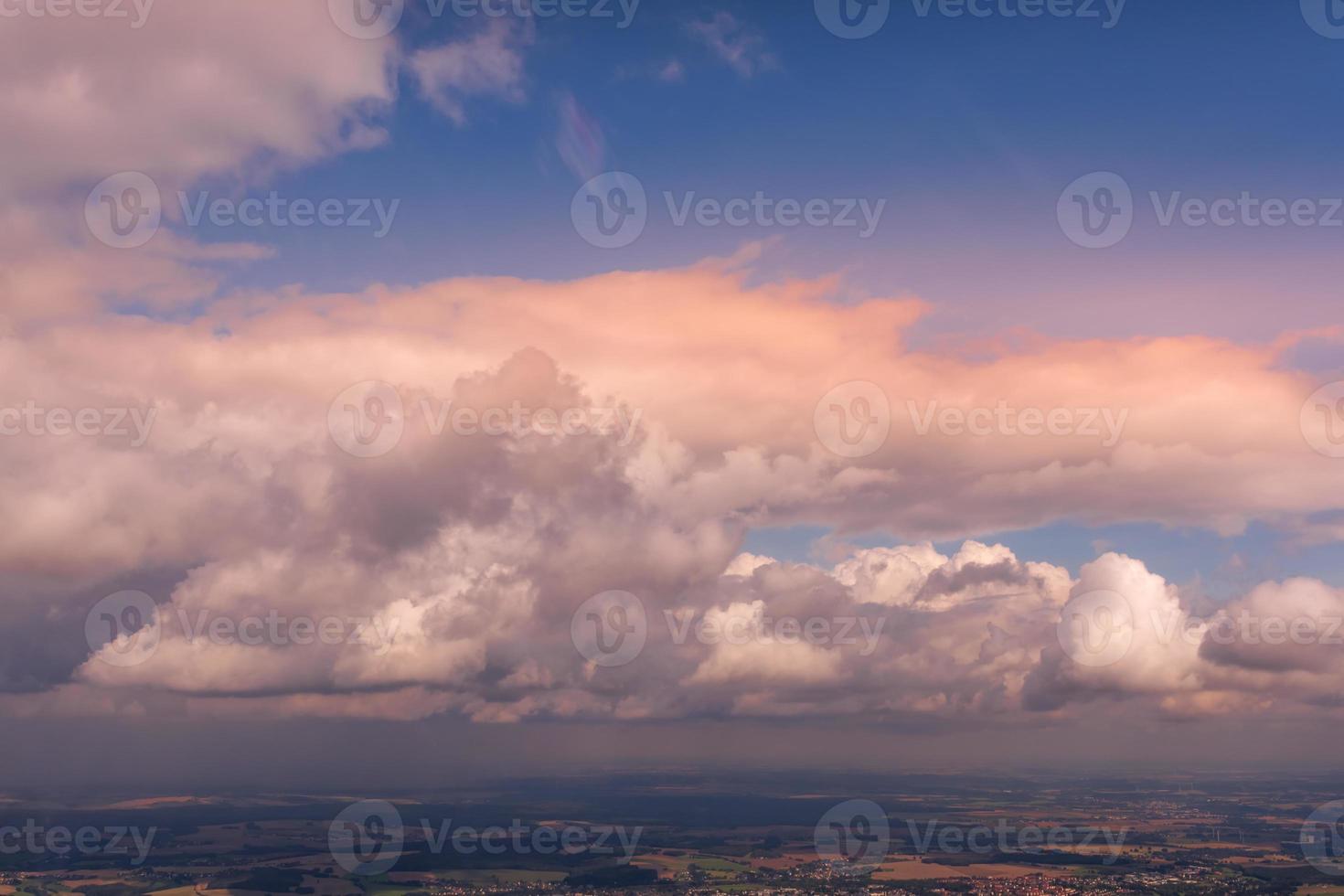 nubes en la puesta de sol foto