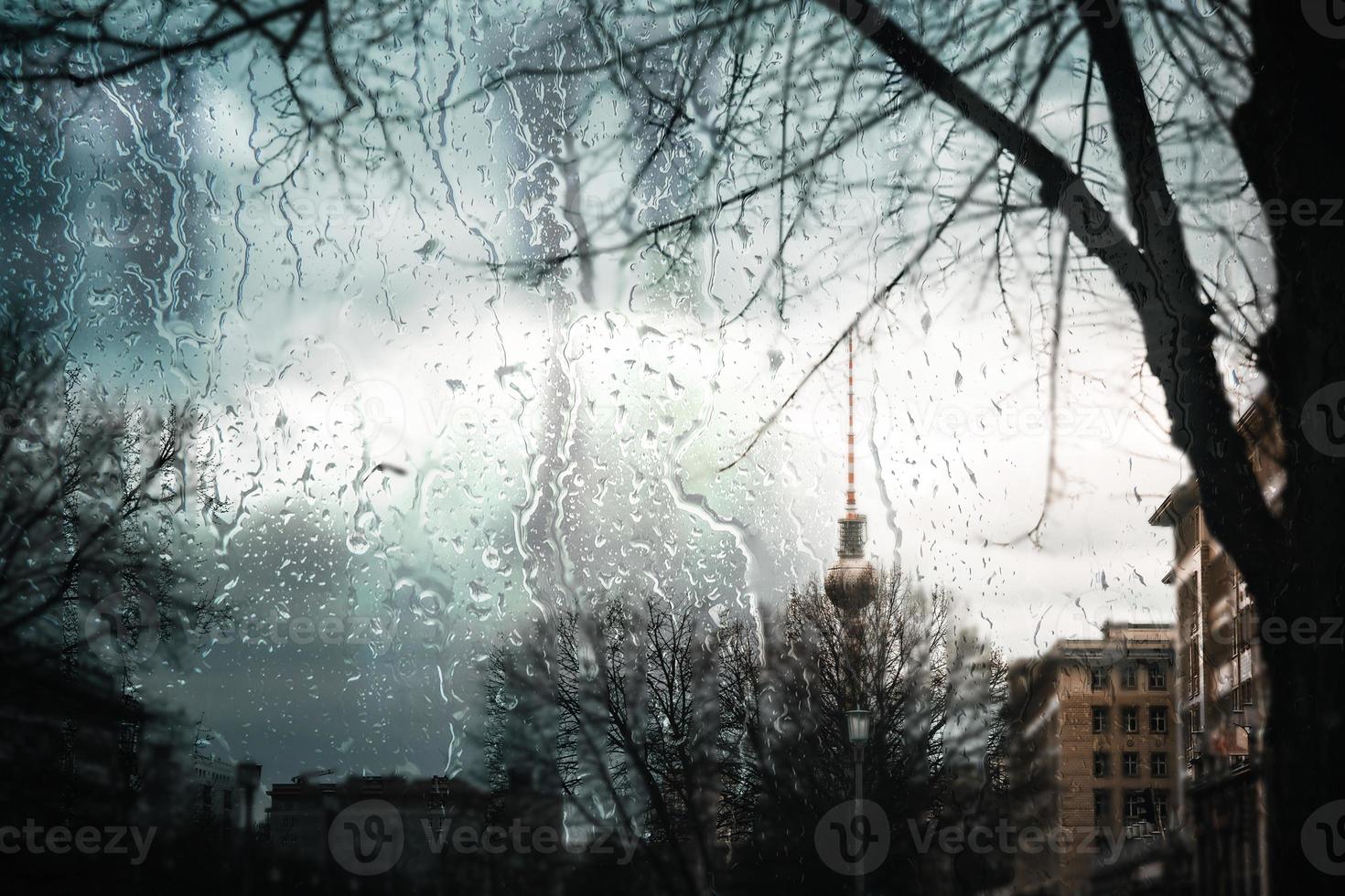 Berlín bajo la lluvia foto