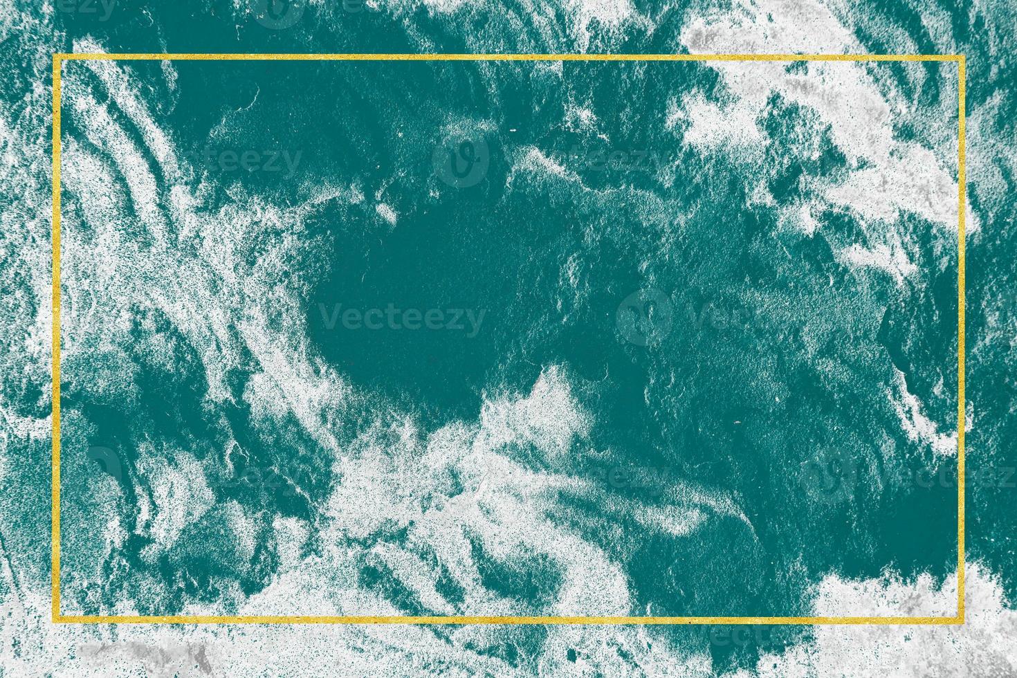 aguamarina de lujo y océano azul con borde dorado en la textura de granito de las encimeras foto