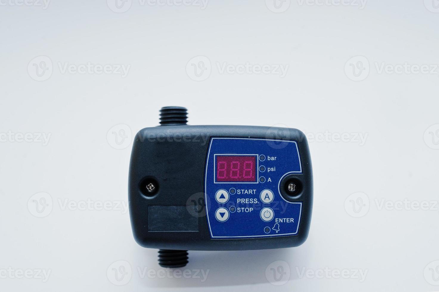 El controlador de la bomba del interruptor de presión de la bomba de agua fluye automáticamente el interruptor electrónico. foto