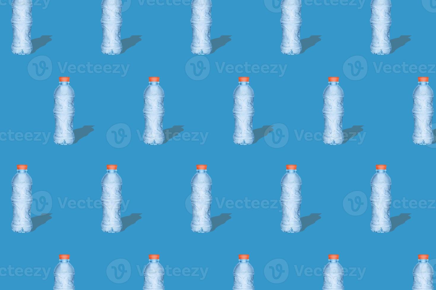 Many plastic water bottles 3d render with shadow on blue background. Set. Seamless texture pattern. 3D illustration. photo