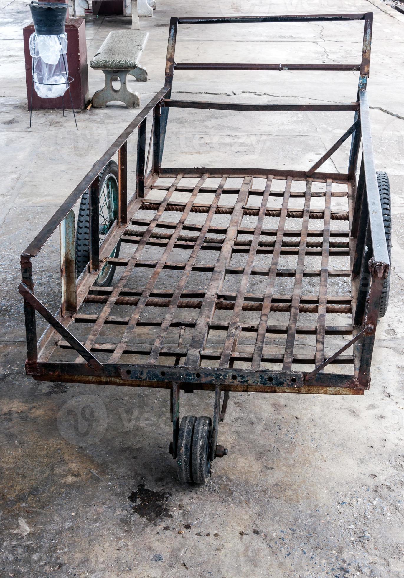 Old dirty cart 10551766 Stock Photo at Vecteezy