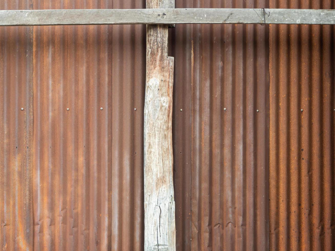 antiguo fondo de textura de pared de zinc, oxidado en láminas de panel de metal galvanizado. foto