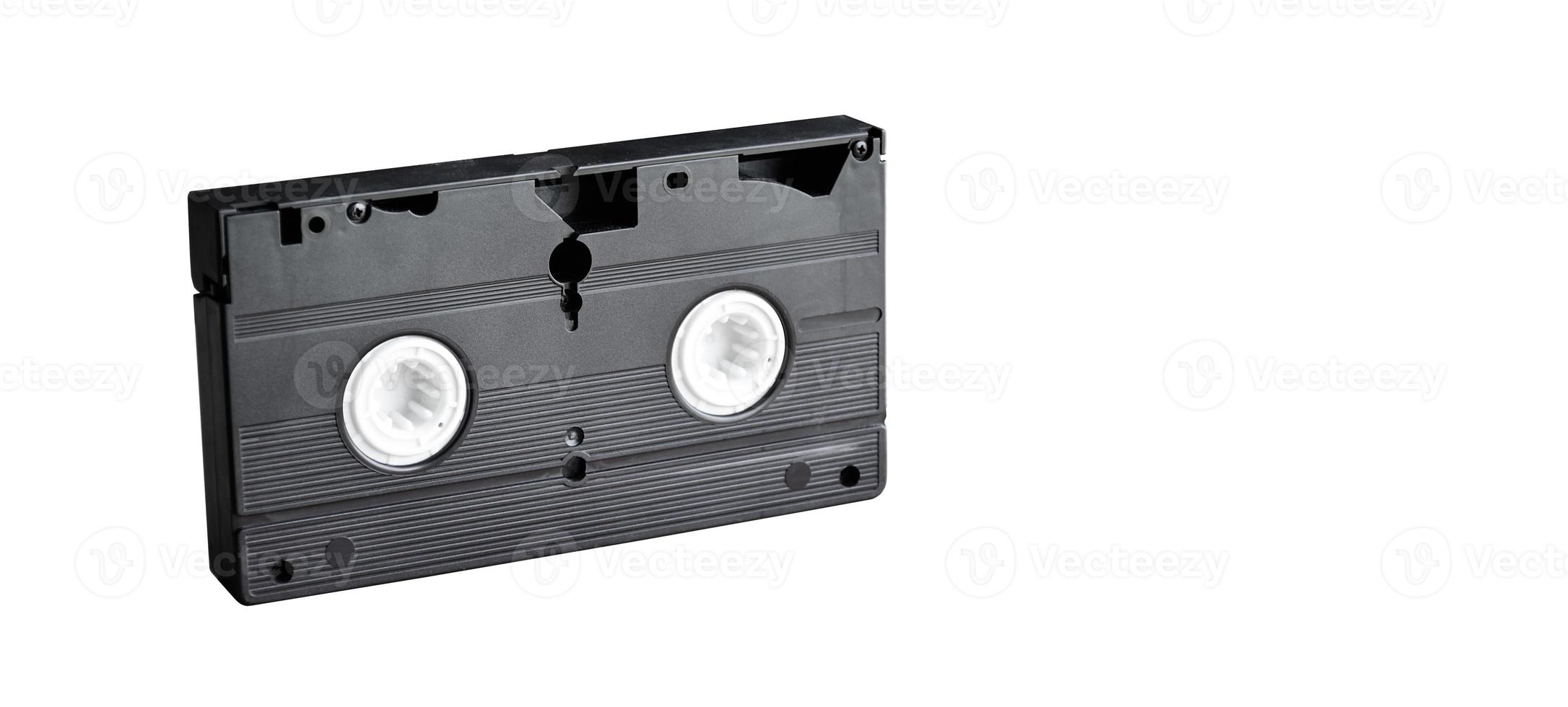 cinta de videocasete vhs aislada con trazados de recorte. foto