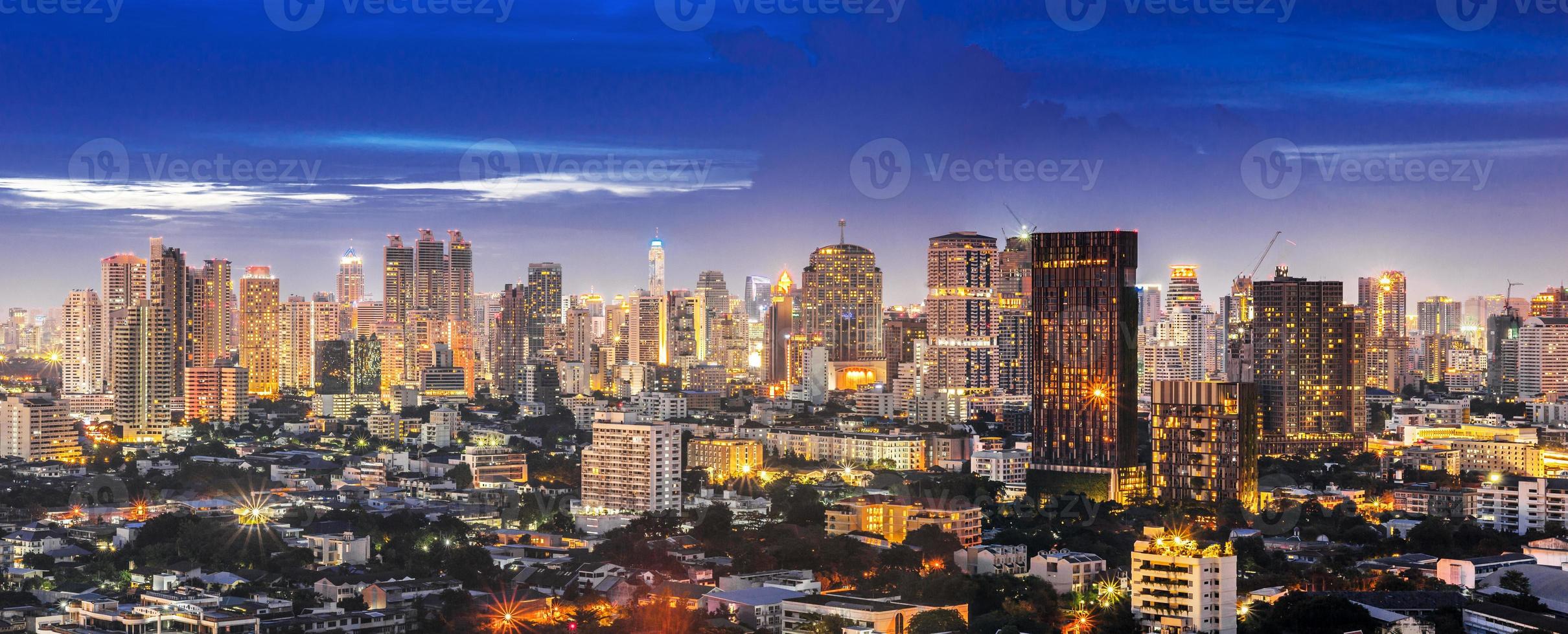 hermoso panorama paisaje urbano bangkok horizonte en el atardecer, tailandia foto