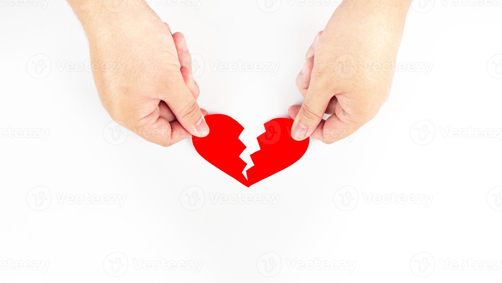 Both hands picked up the red heart pieces. That is split into two photo