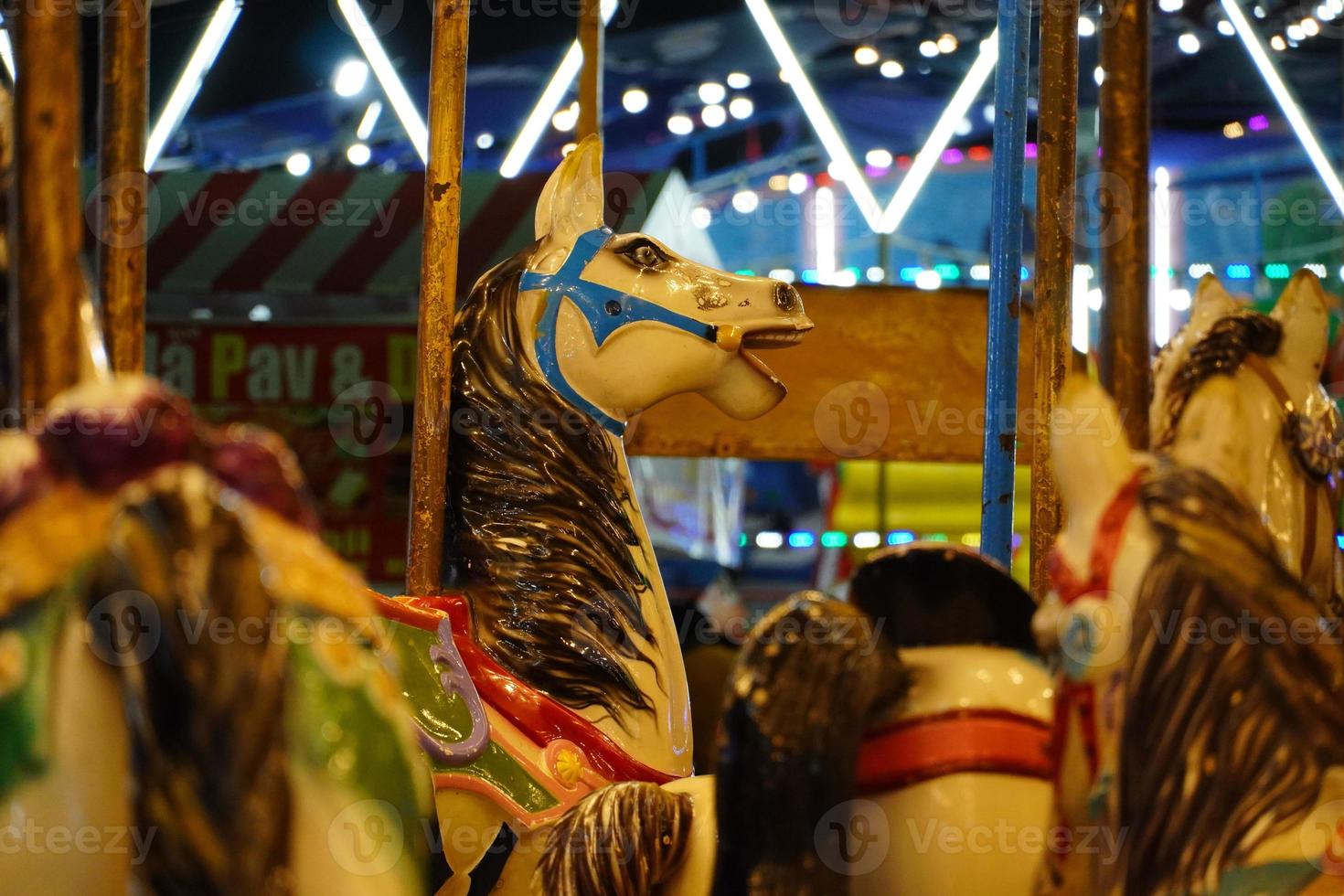 foto de columpio de caballo en un evento de feria.