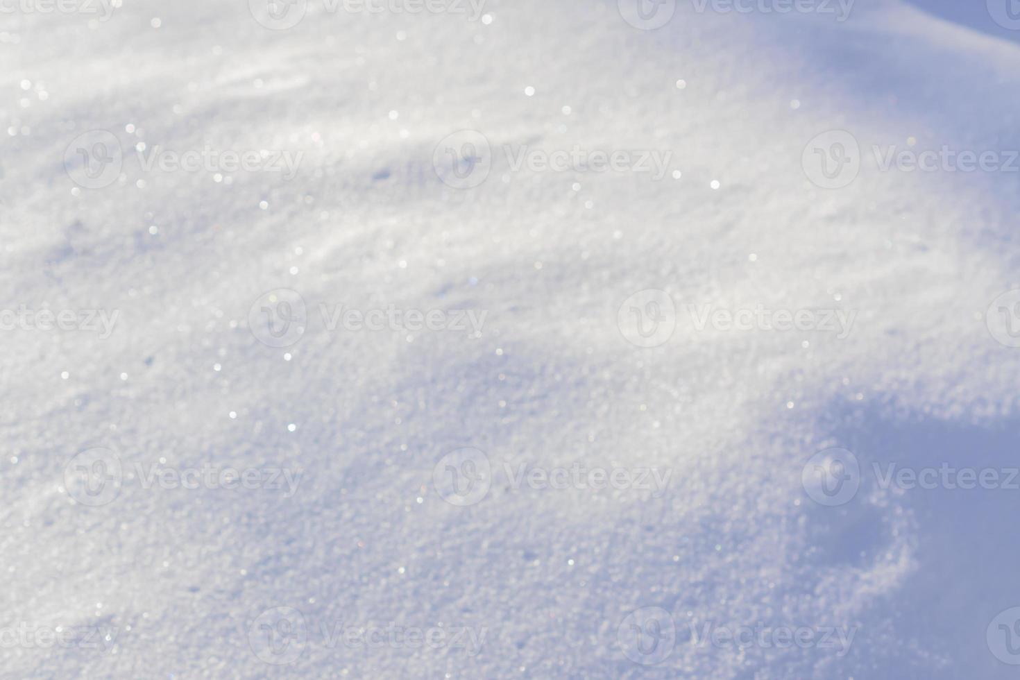 texture of white snow sparkling on the sun. Defocused background photo