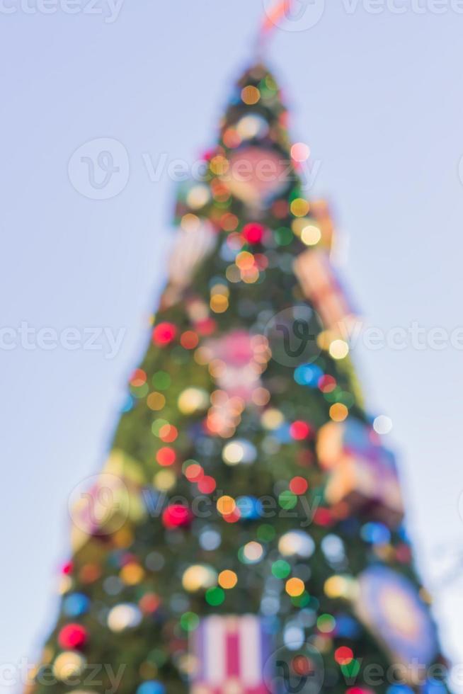 defocused christmas tree photo