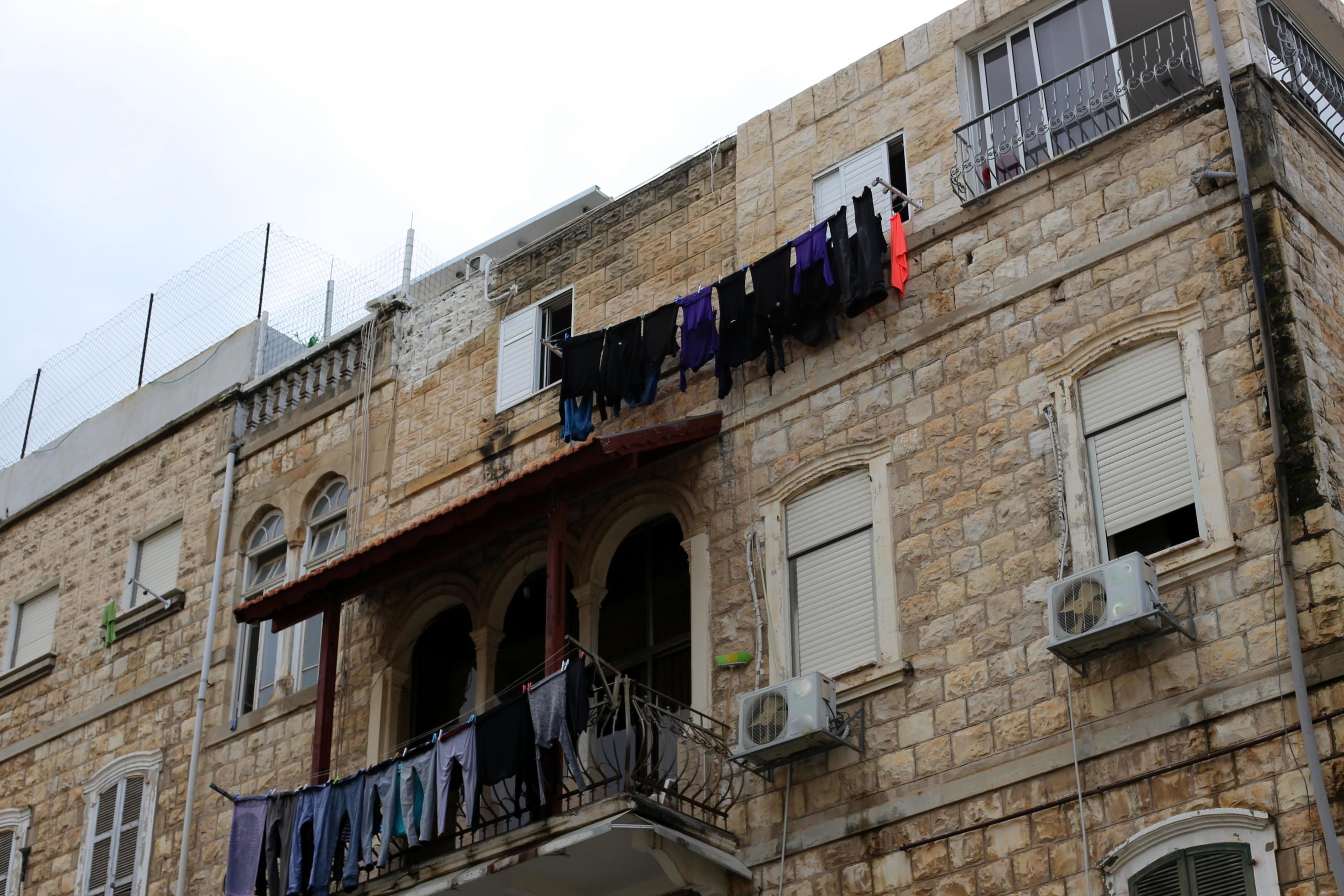 tel aviv israel 23 de junio de 2020 fuera de la ventana, la ropa se
