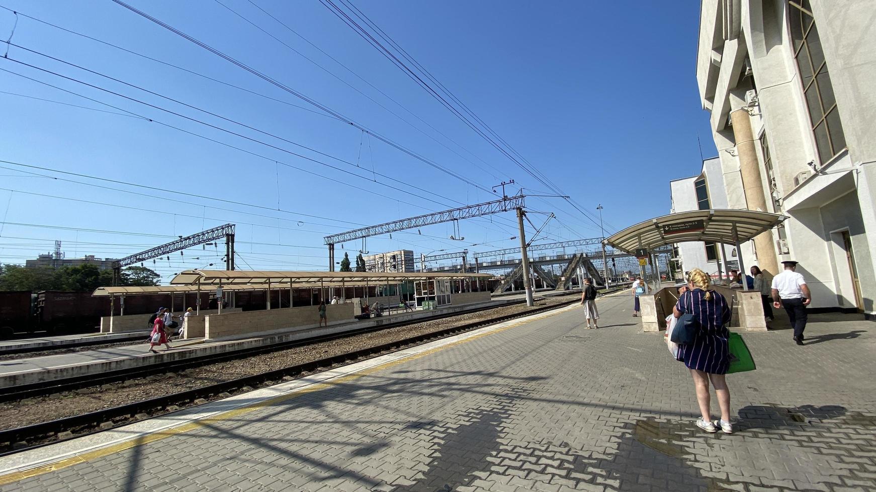 krasnodar, rusia - 21 de julio de 2022 estación de tren de krasnodar foto