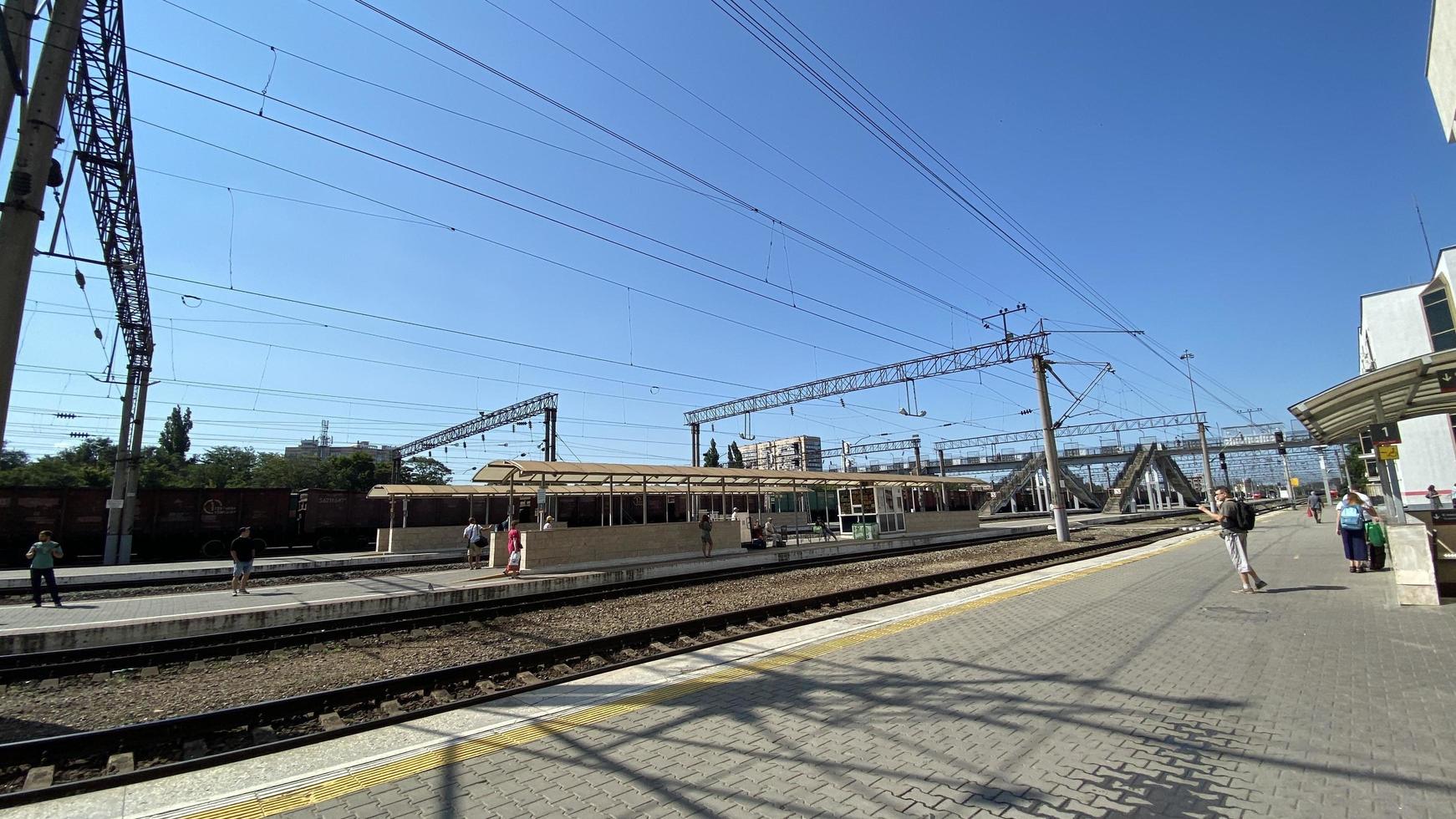 krasnodar, rusia - 21 de julio de 2022 estación de tren de krasnodar foto