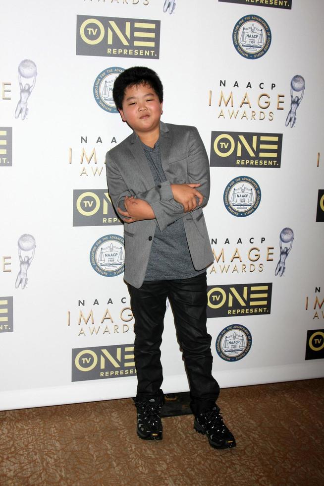 los angeles, 23 de enero - hudson yang en el almuerzo de los nominados a los 47th naacp image awards en el beverly hilton hotel el 23 de enero de 2016 en beverly hills, ca foto