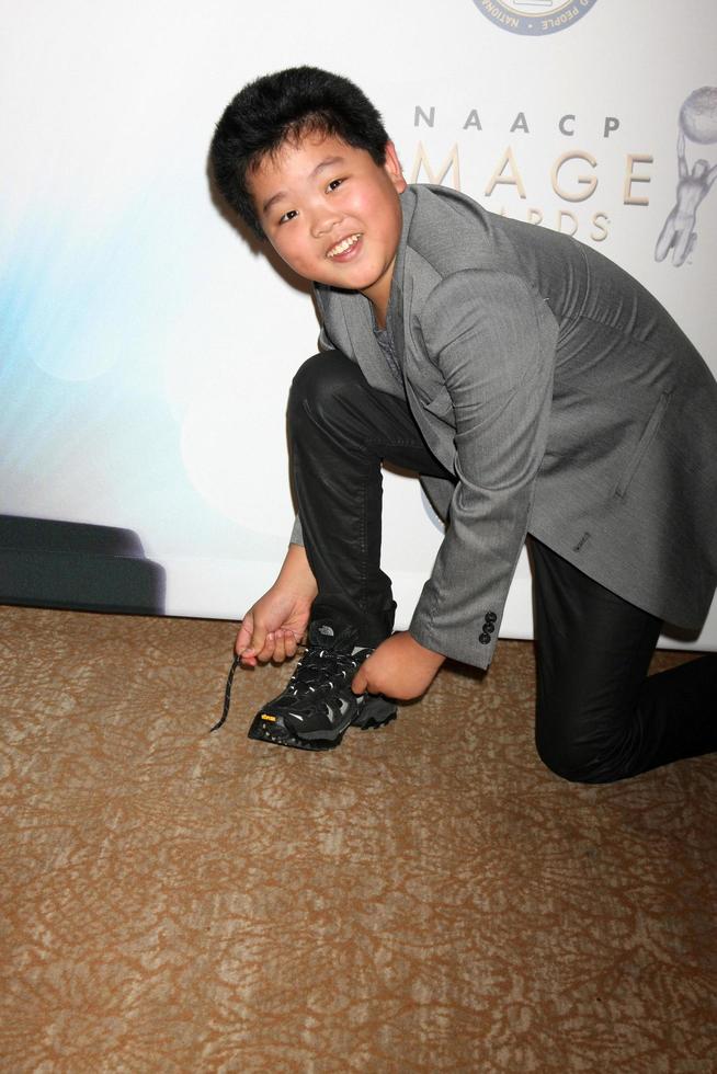 los angeles, 23 de enero - hudson yang en el almuerzo de los nominados a los 47th naacp image awards en el beverly hilton hotel el 23 de enero de 2016 en beverly hills, ca foto