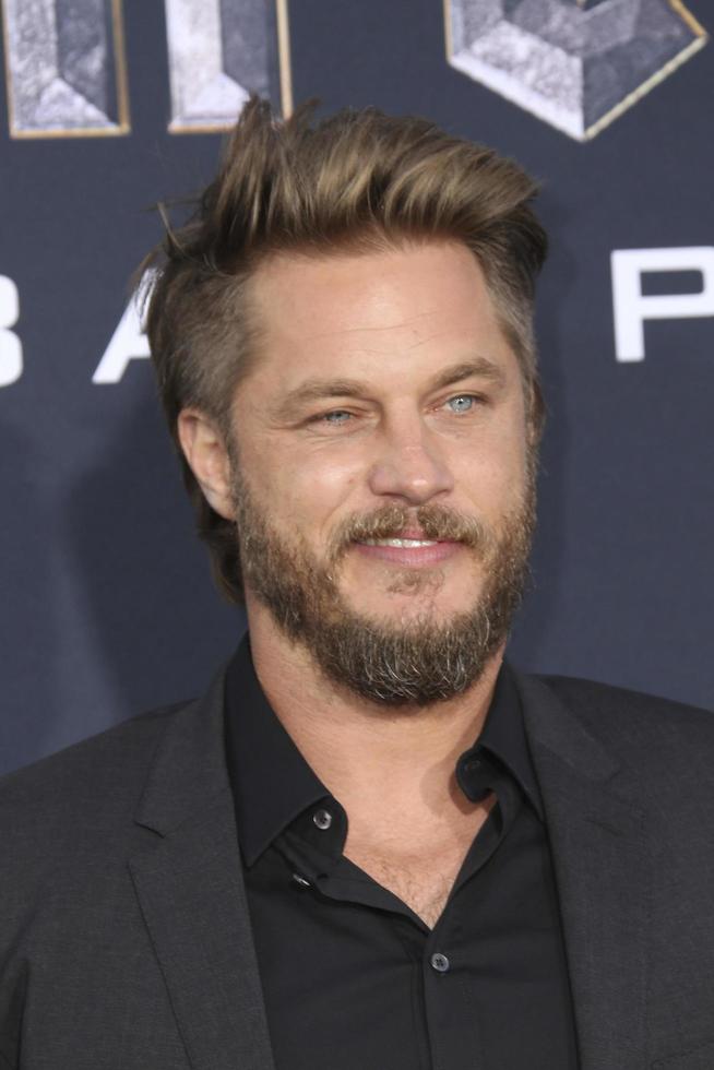 los angeles, 6 de junio - travis fimmel en el estreno mundial de warcraft en el teatro chino tcl imax el 6 de junio de 2016 en los angeles, ca foto