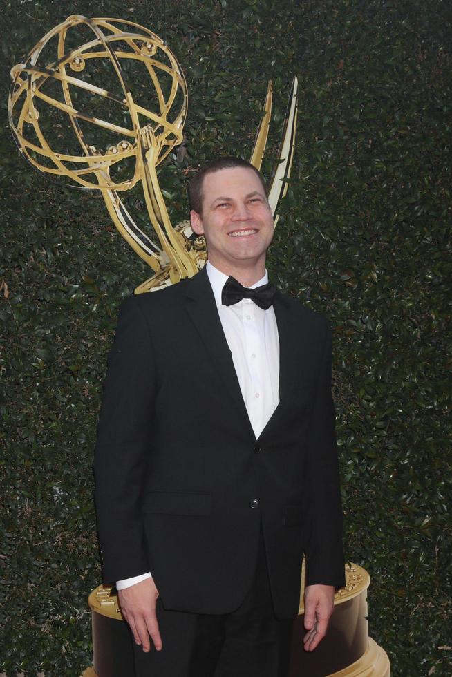 los angeles, 29 de abril - jared safier en la 43ª edición de los premios emmy creativos diurnos en el hotel westin bonaventure el 29 de abril de 2016 en los angeles, ca foto