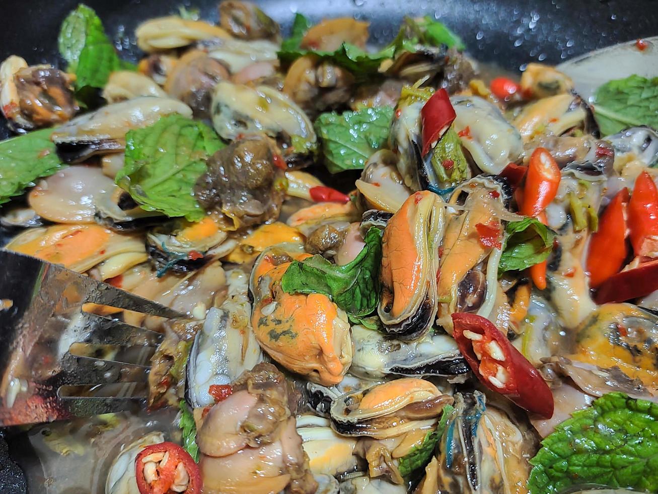 Spicy Cockles and Mussels Salad photo